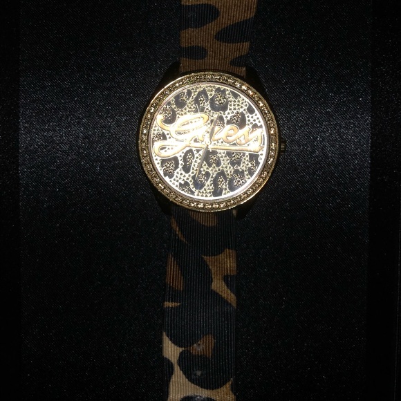 Guess gold leopard print watch - Picture 3 of 5